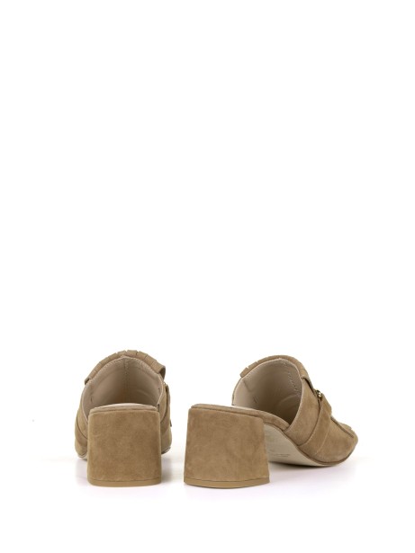 Suede slipper with heel and horsebit