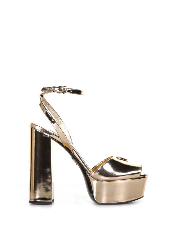 Platform sandals in metallic leather