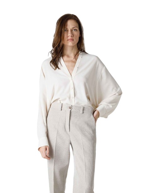 Camicia bianca scollo a V in misto seta 2