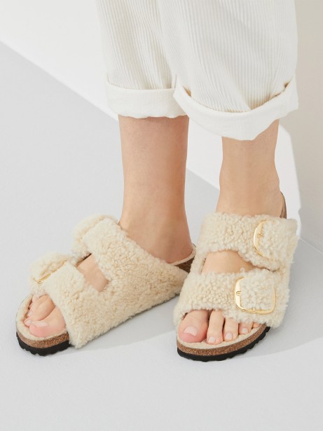 Arizona slipper in big buckle shearling