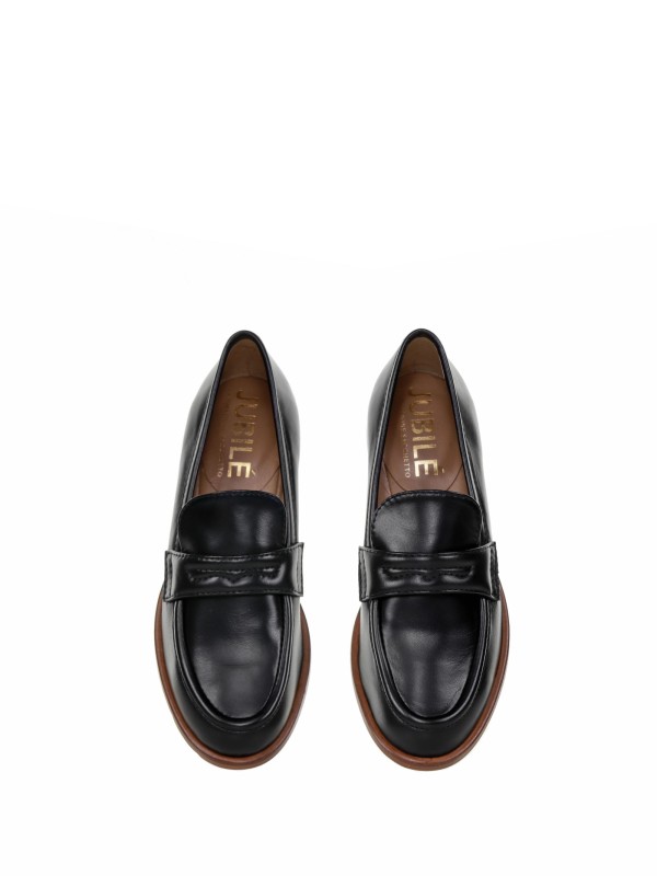 Loafers with contrasting sole