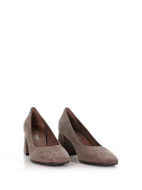 Round toe pump in suede 2