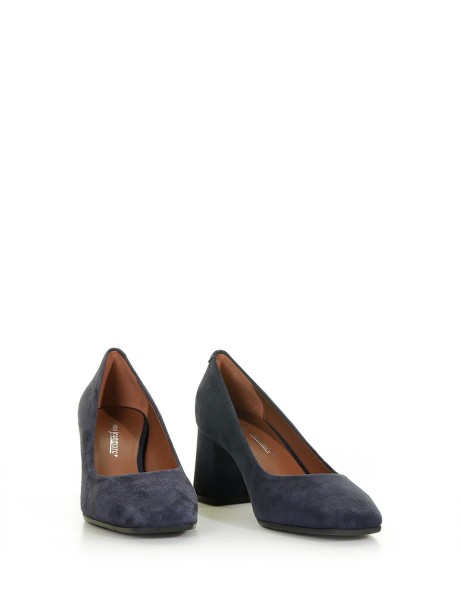 Round toe pump in suede 2