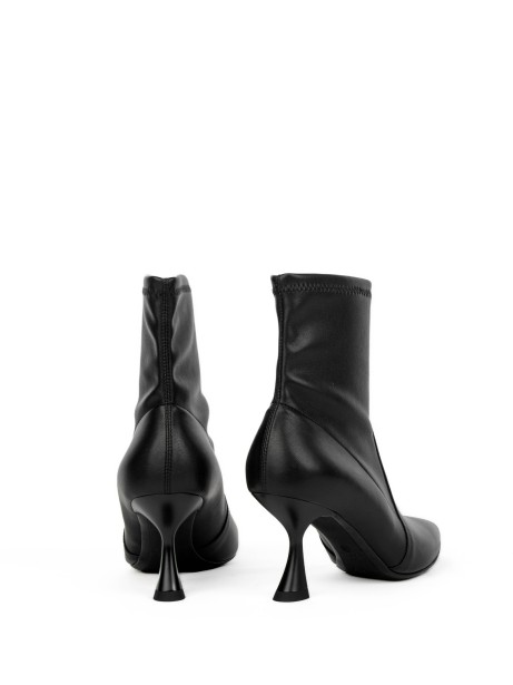 Stivaletto nero in pelle elasticizzato
