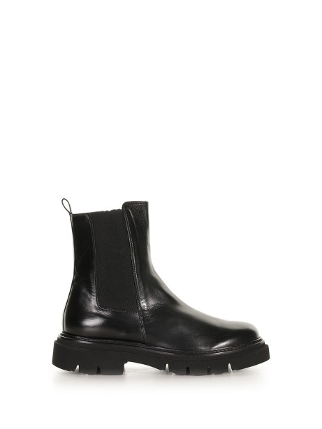 Black leather ankle boot with zip