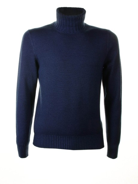 Blue long-sleeved turtleneck