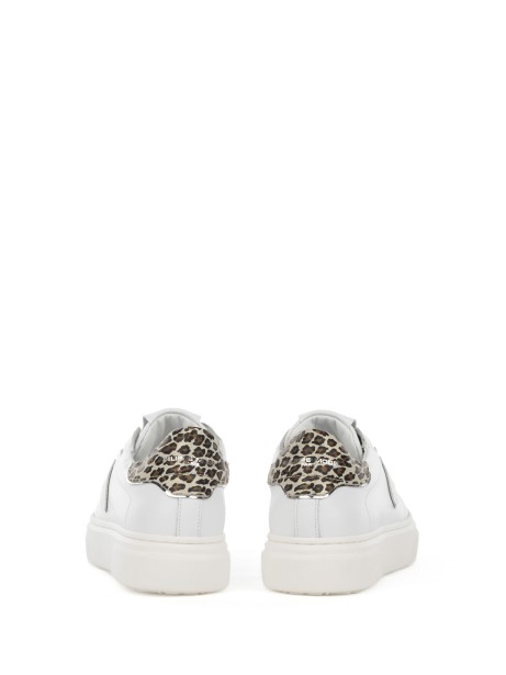 Sneaker Temple bianca kids in pelle con tallone leopardato