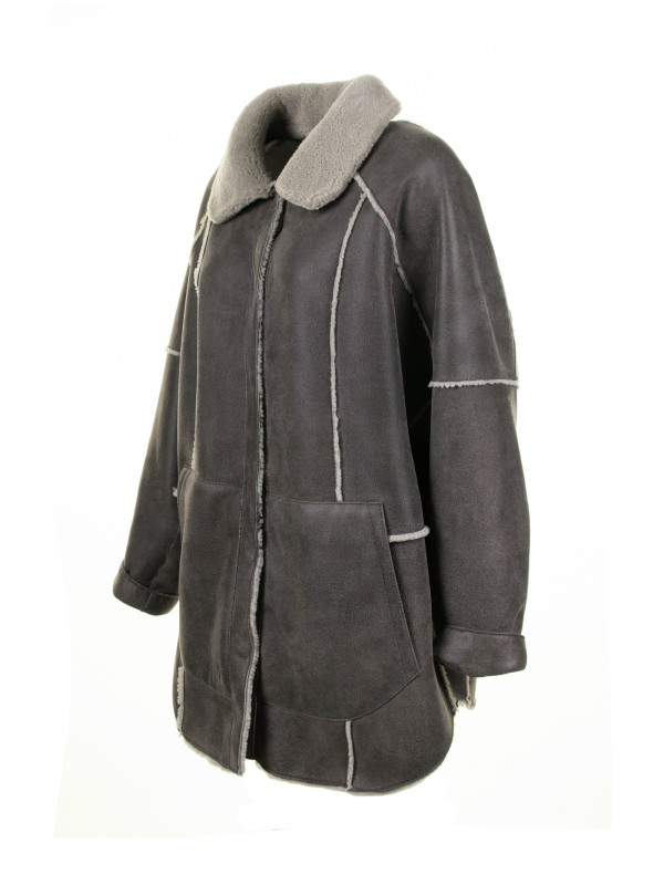 Long coat in sheepskin and curly wool