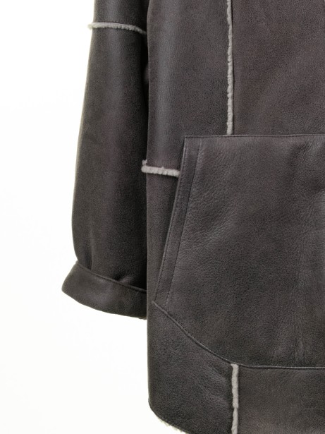 Long coat in sheepskin and curly wool