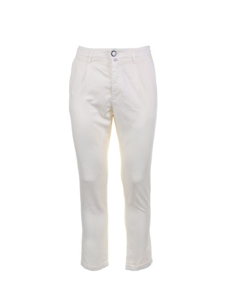 Trousers with chino pocket