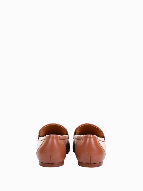 Moccasin in calfskin with leather sole
