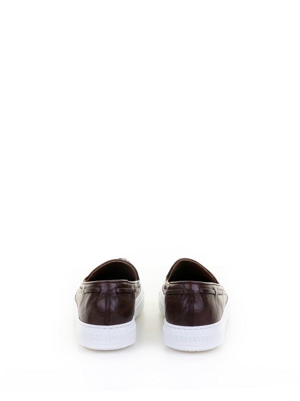 Leather moccasin with tassels and contrasting sole