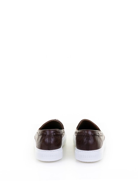 Leather moccasin with tassels and contrasting sole