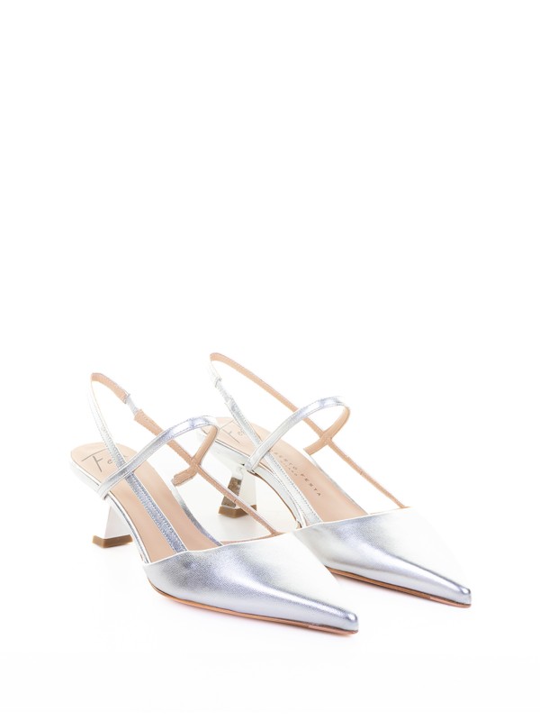 Décolleté slingback in silver laminated nappa