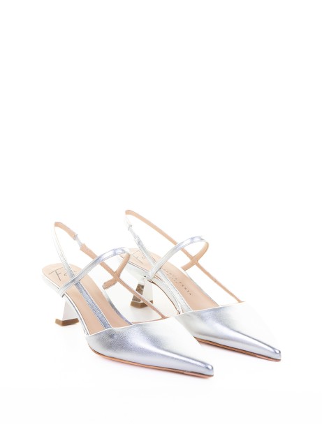 Décolleté slingback in silver laminated nappa