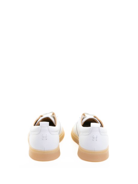 Men's Sneaker in leather and contrasting sole