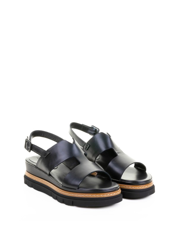 Sandalo nero in pelle