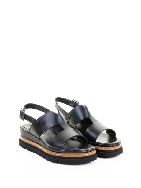 Sandalo nero in pelle