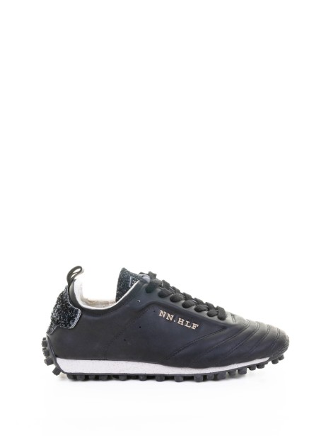 Men's black soccer model sneaker