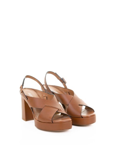 Sandalo incrocio in pelle colore cuoio 2