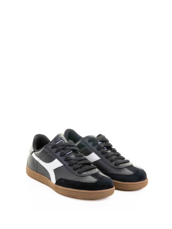 Sneaker nera in pelle e suede