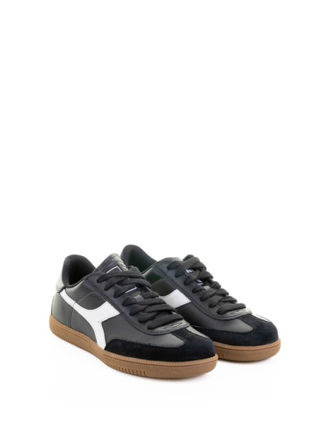 Sneaker nera in pelle e suede