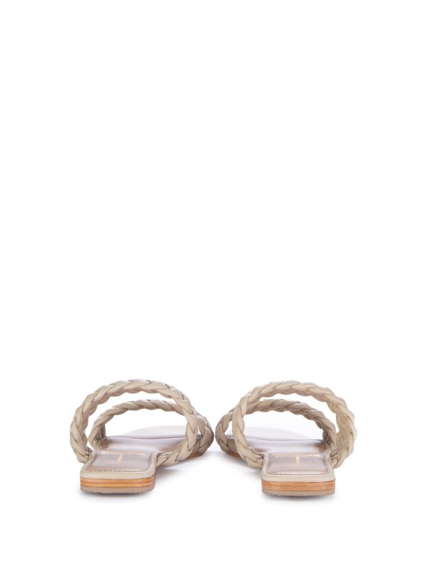 Cream slipper in woven leather