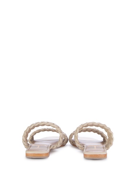 Cream slipper in woven leather