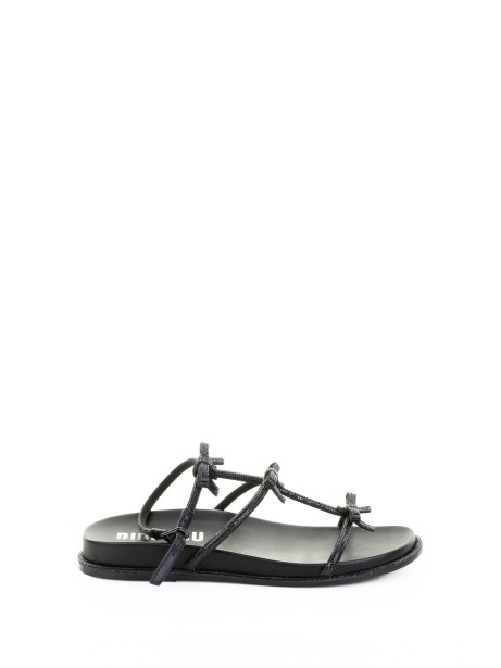 Sandalo nero con strass e fiocchetti