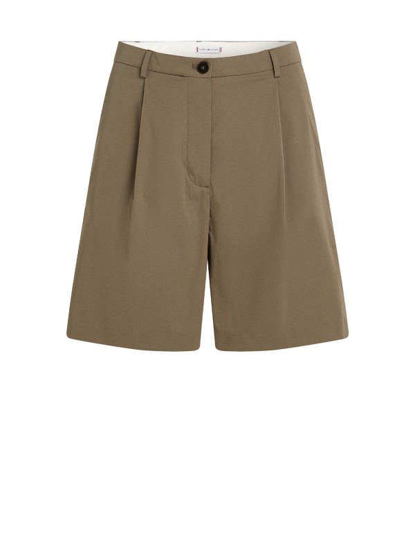 Shorts with pleats on the front
