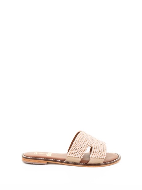 Natural slipper with beads