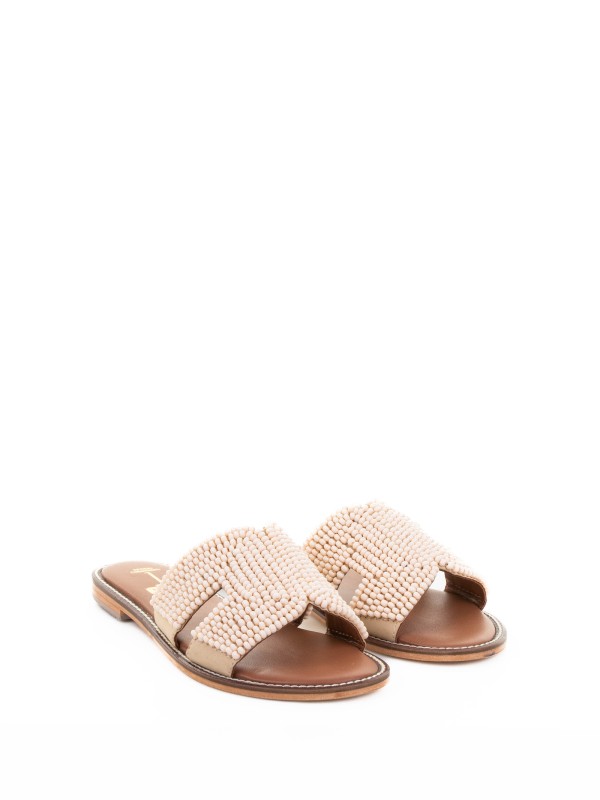 Natural slipper with beads