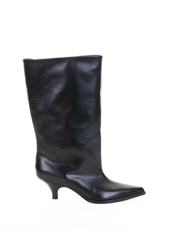 Black leather boot with rubber sole