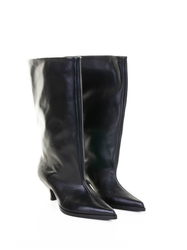 Black leather boot with rubber sole