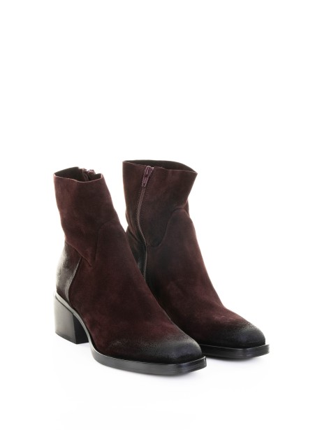 Stivaletto in suede e fondo gomma