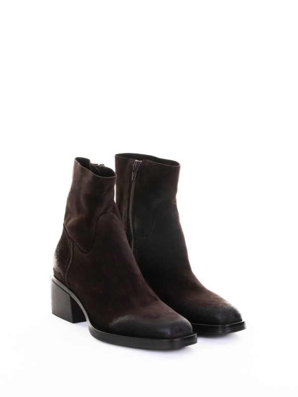 Stivaletto in suede e fondo gomma