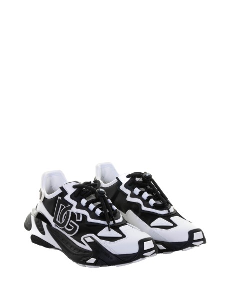 Sneaker in tessuto nera e bianca 2