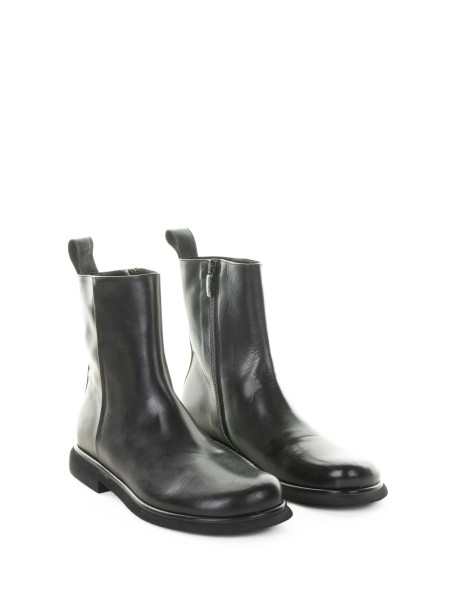 Stivaletto nero in pelle con zip