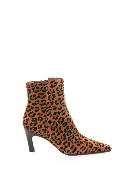 Stivaletto leopardato in suede con tacco