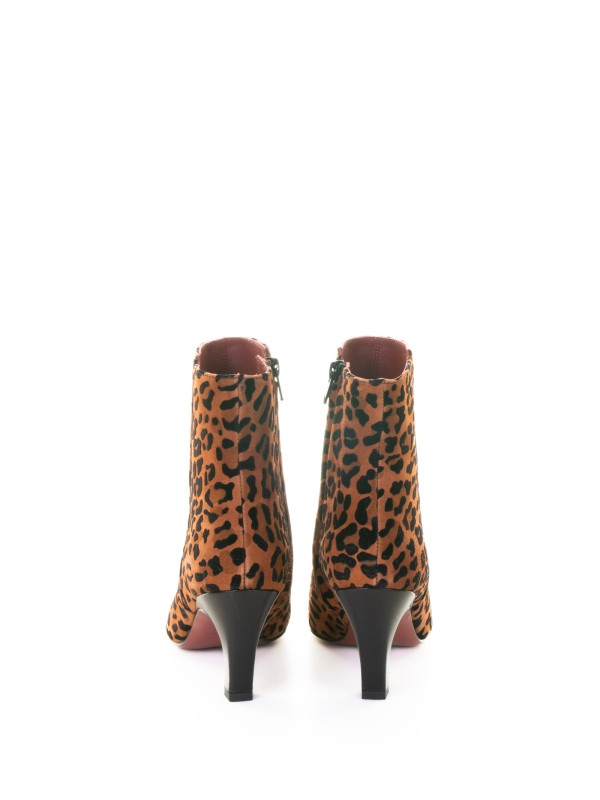 Stivaletto leopardato in suede con tacco