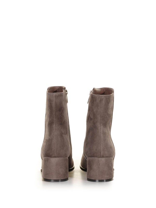 Ankle boot in dove gray suede