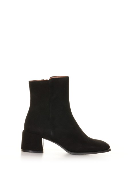 Stivaletto in suede nero