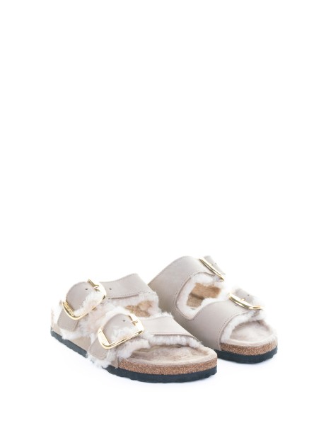 Ciabatta Arizona Big Buckle in pelle oliata e pelliccia