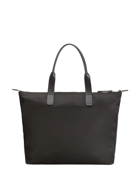 Shopping bag with logo plaque