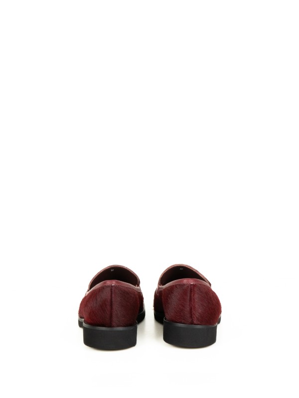 Mocassino pony bordeaux con morsetto