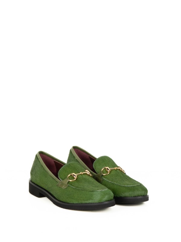 Mocassino pony verde con morsetto