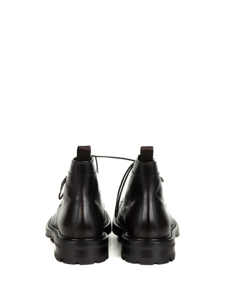 Polacco nero in pelle con lacci