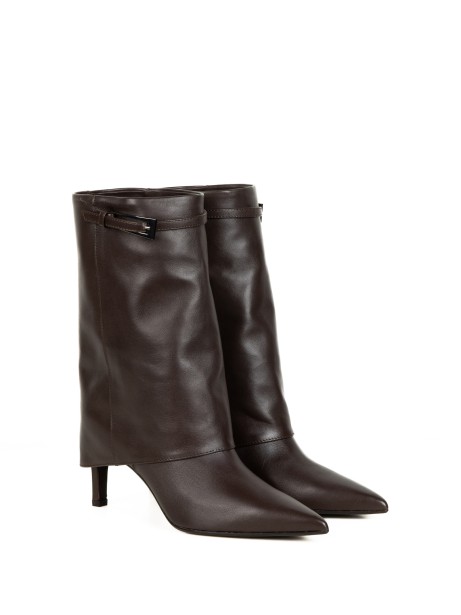 Stivaletto testa di moro in pelle con tacco