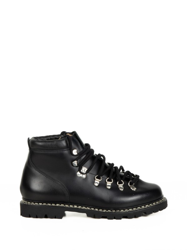 Polacco nero con fodera in pelle e punta arrotondata