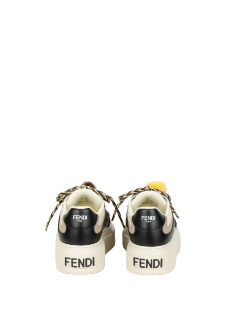 Sandali Fendi con Applicazione - Eleganza e Comfort